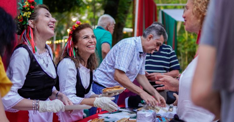 Tradicional Mercatino navideño celebra su quinta edición en la Plaza Italia